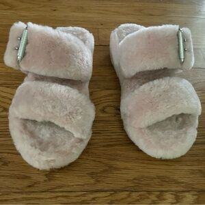 UGG Women's Fuzz Yeah Pink Comfy
Slip On Sandals Size 6 US